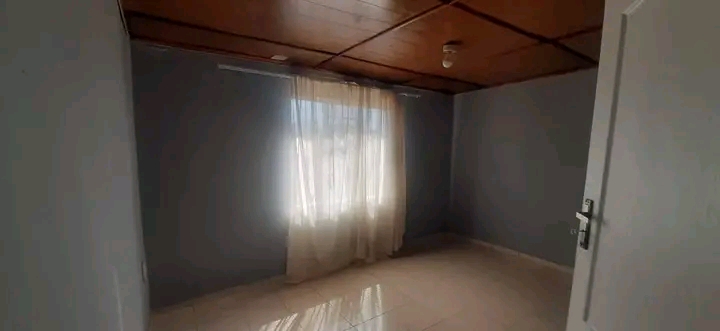 Zone 2 
fitted kitchen 
lounge 
full bathr  in Pimville