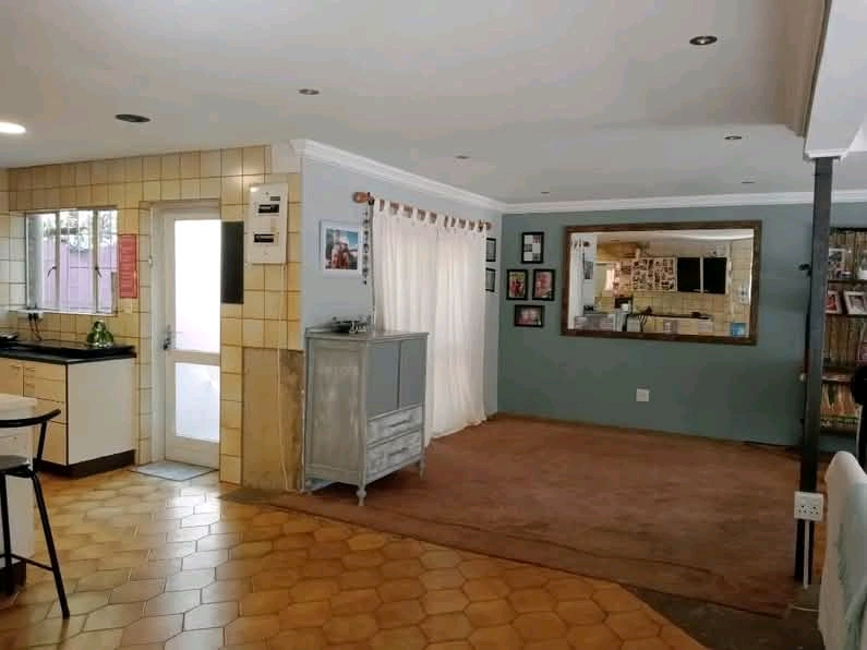 A stunning fully furnished 4 bed and 3 bath s  in Randburg