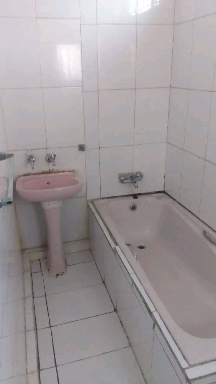 2beds ,main with ensuite,lounge ,dinning ,kit  in Diepkloof