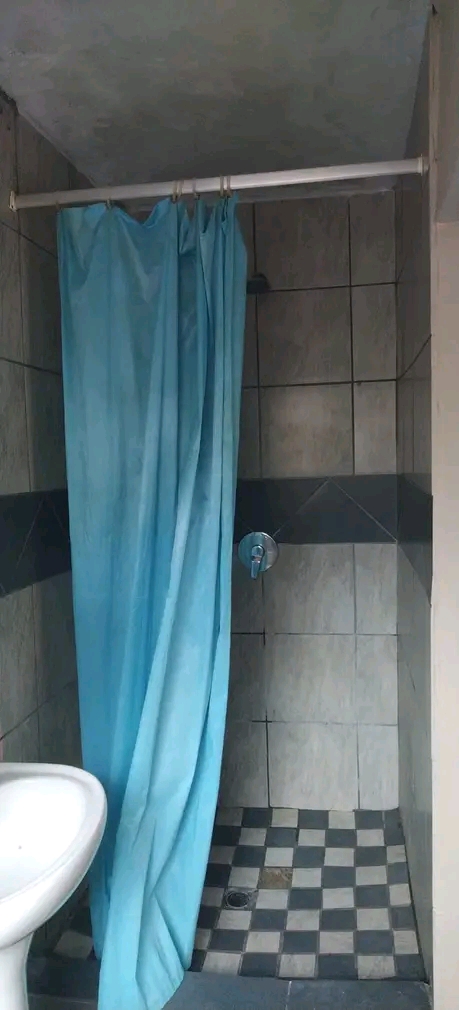 A bachelor room will be available from 01 mar  in Olievenhoutbosch