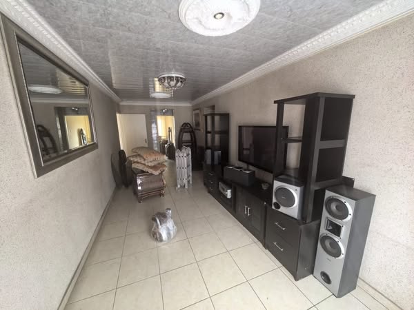3 bedrooms house with a fitted kitchenette 4   in Tembisa