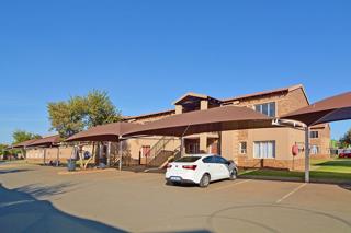 Lovely and spacious 2 bedroom 1-bathroom apar  in Protea Glen
