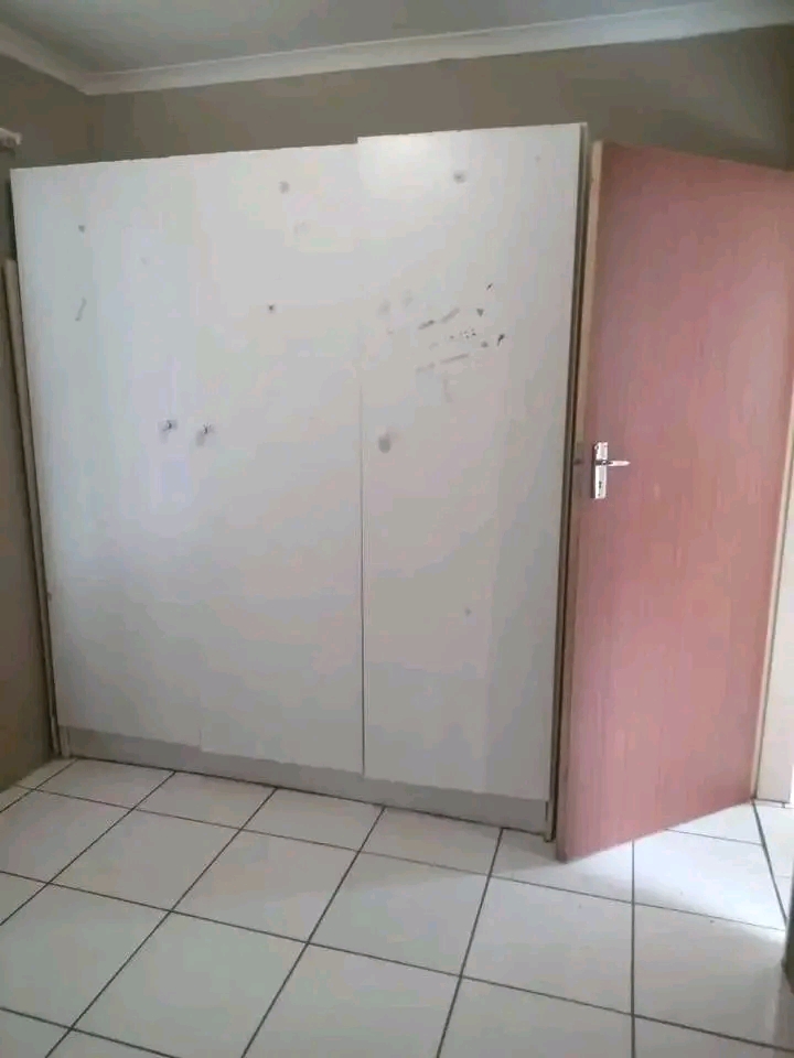 2 bedroom house 
fully fitted 2 bedroom hous  in Ebony Park