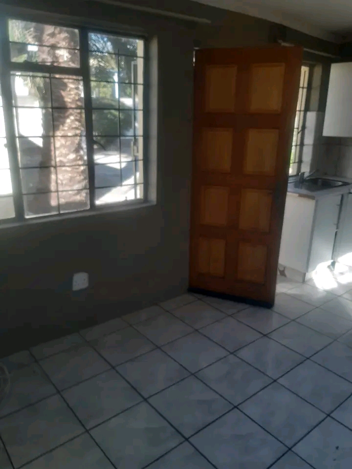 Cottage to rent, at no 76 bouquet street joha  in Rosettenville