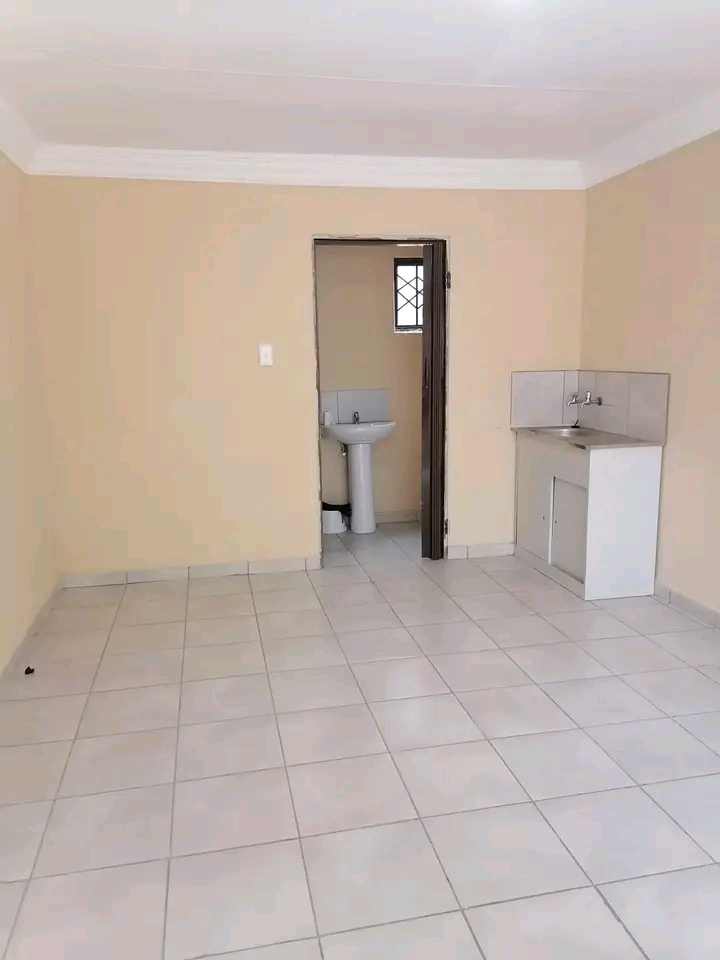En-suite available for rental in ext 20
💰  in Protea Glen