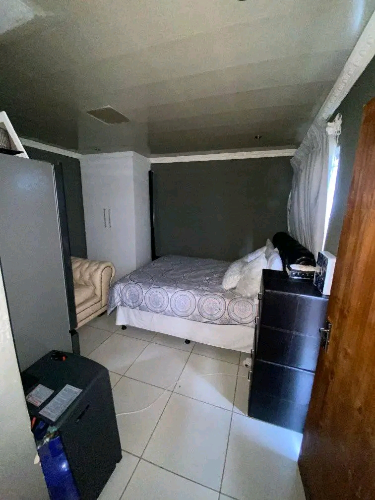 Beautiful open plan bachelor consists of fitt  in Norkem Park