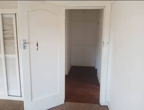 Beautiful and spacious 1 bedroom cottage for   in Primrose east