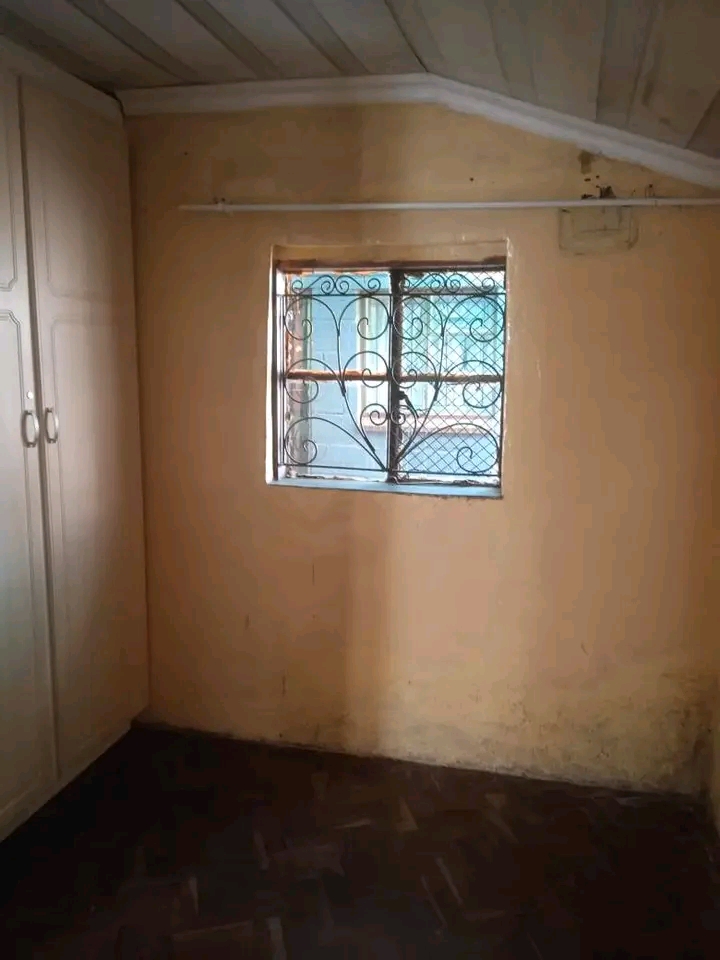 Four rooms house to rent in dlamini 1 rent is  in Dlamini