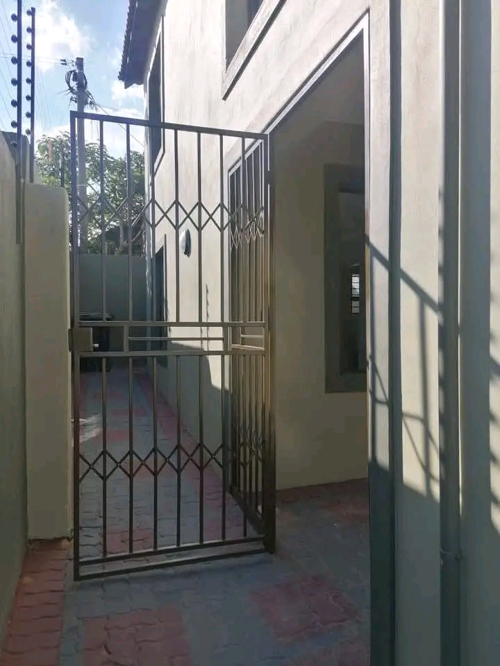 Bachelor unit for rent in ext 1!
we are plea  in Rabie ridge