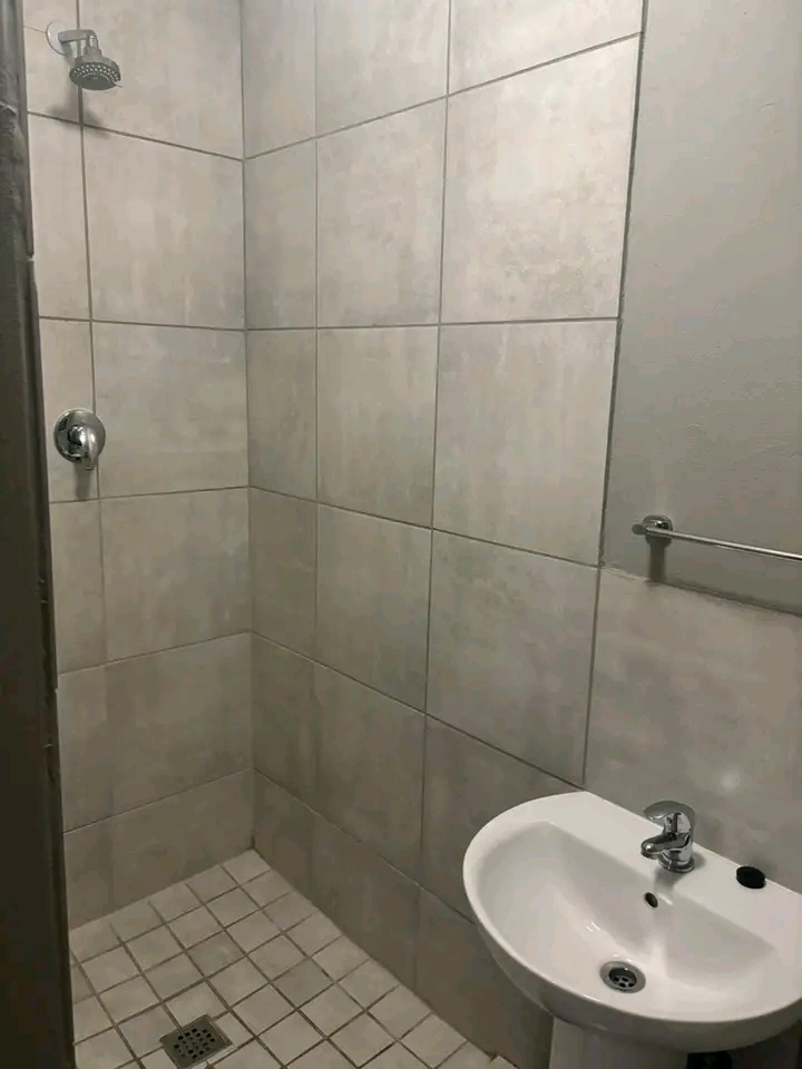 Neat & clean 3 bedroom house available 
area  in Vosloorus