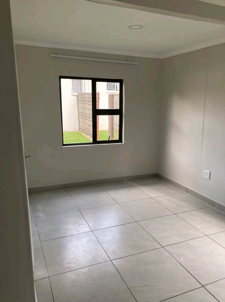 Room to rent in house-share, r3150 for a sing  in Ferndale