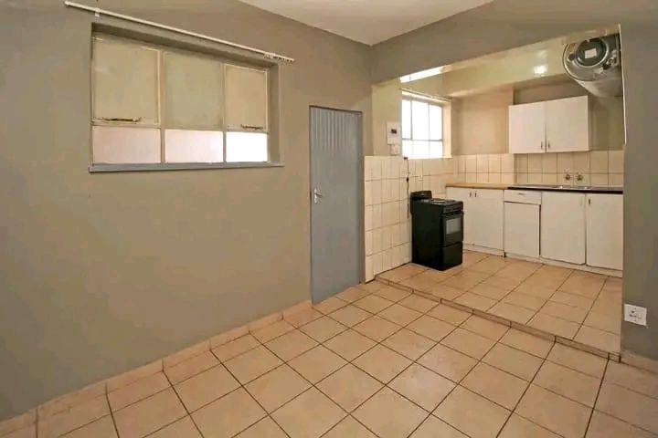 Big bedroom to rent r2600 catherine and o rei  in Berea