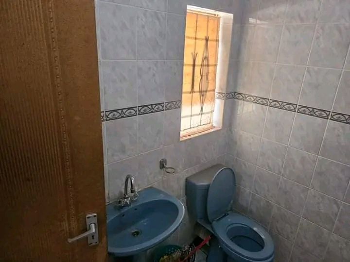 Four room cottage to rent available

-tiled  in Difateng