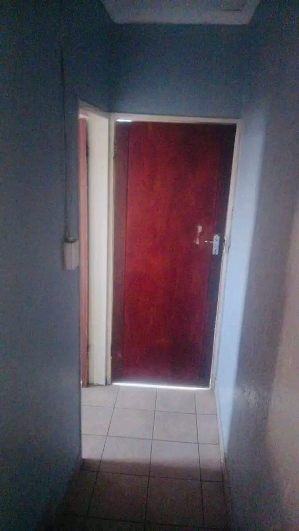 Beautiful, spacious 1 bed room with built in   in Rosettenville