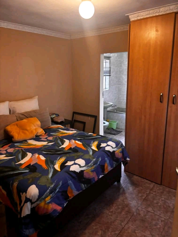 1 separate bedroom cottage with fitted kitche  in Norkem Park