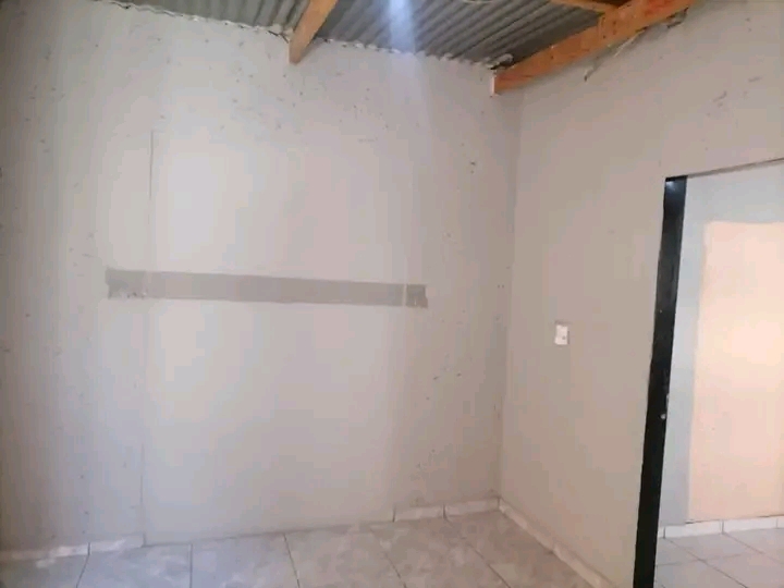 2 room for room for rent in moleleki behind t  in Katlehong