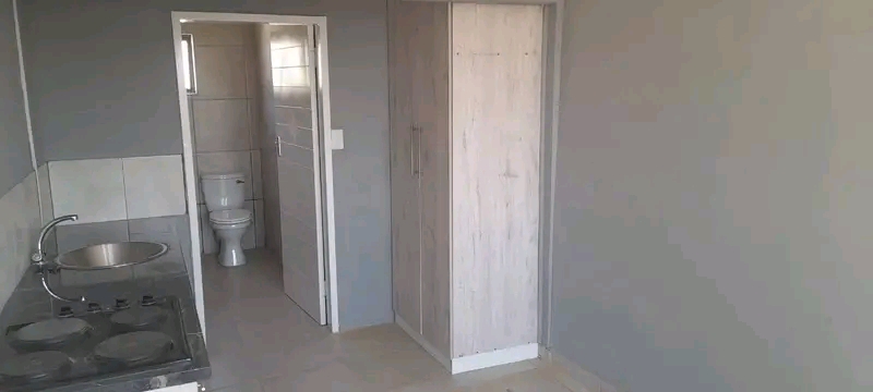 Cottage available in extension 5 from 1 march  in Cosmo City