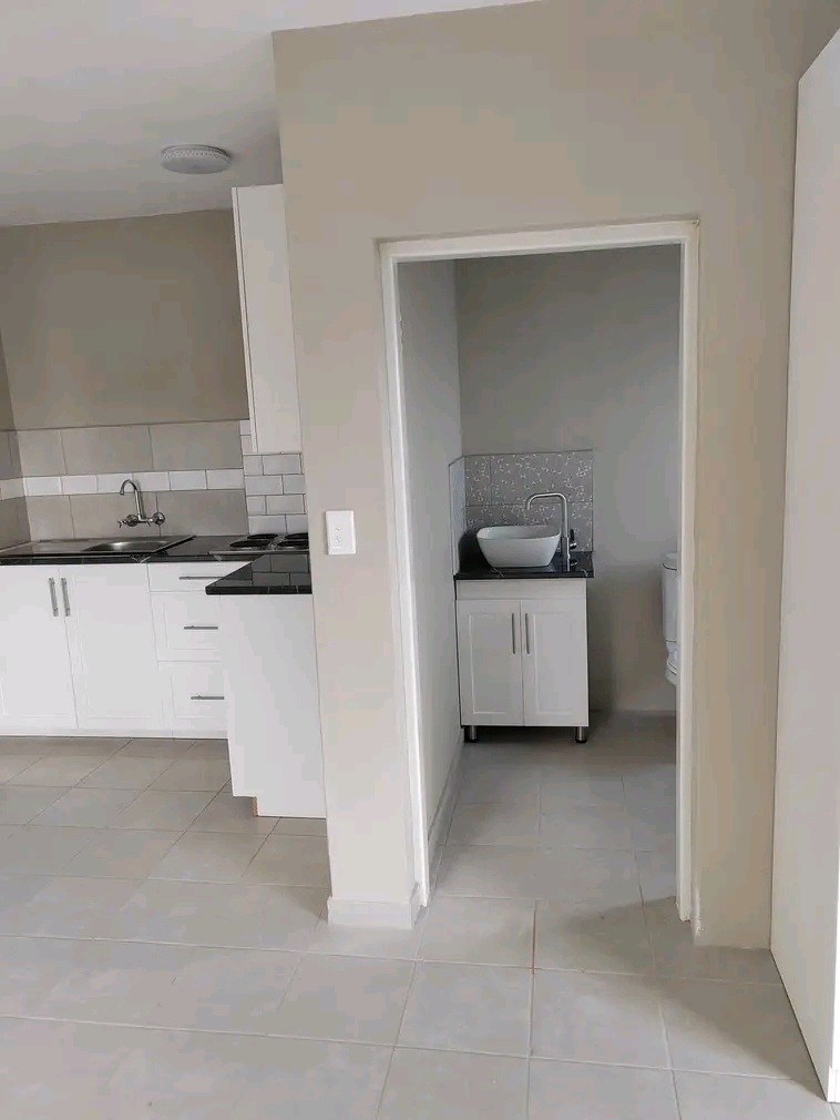 Spacious and modern bachelor apartment for re  in Vosloorus