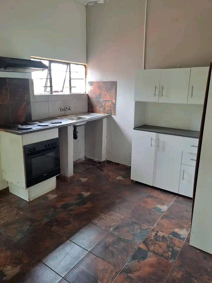 A very spacious  bachelor in a quiet boomed a  in Old Birch Acres