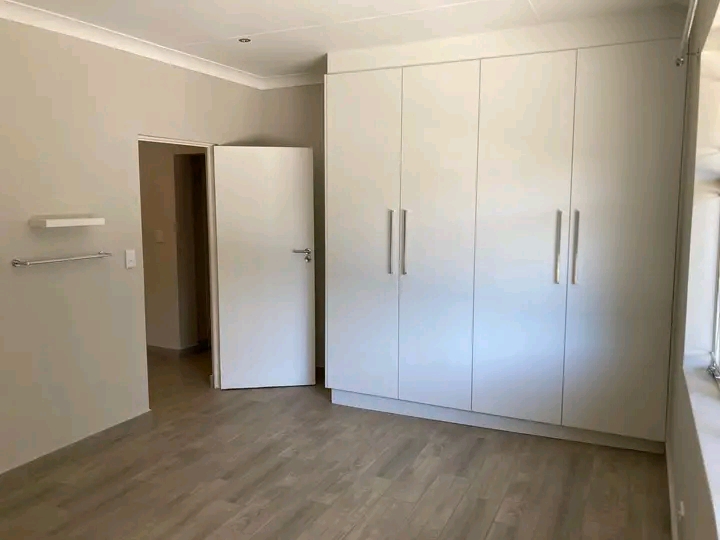 Room to rent in house-share, r4,350.00, for a  in Ferndale