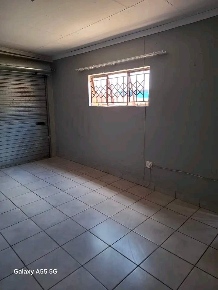 Garage room in tlamatlama section next to str  in Tembisa