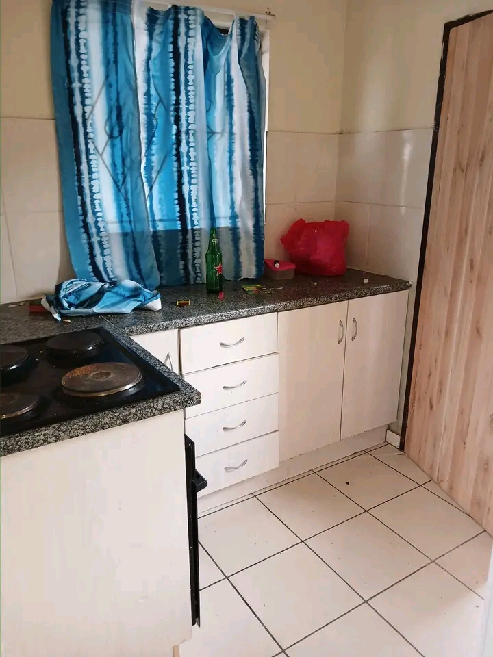 Comfy modern clean bachelor units for rent at  in Ebony Park