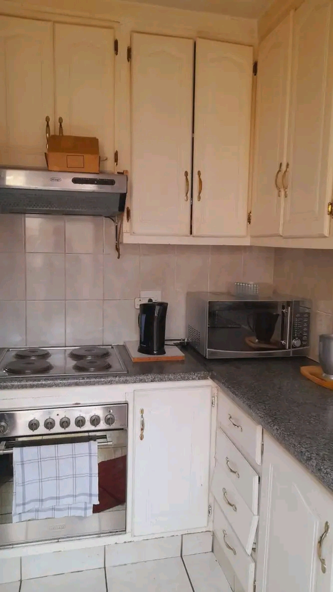 This beautiful  home  consists  of  3 bedroom  in Birch Acres