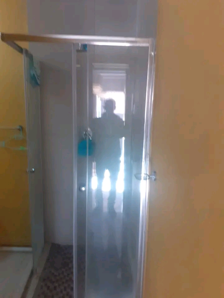 3 rooms available with sharing shower r1700+d  in Orlando West