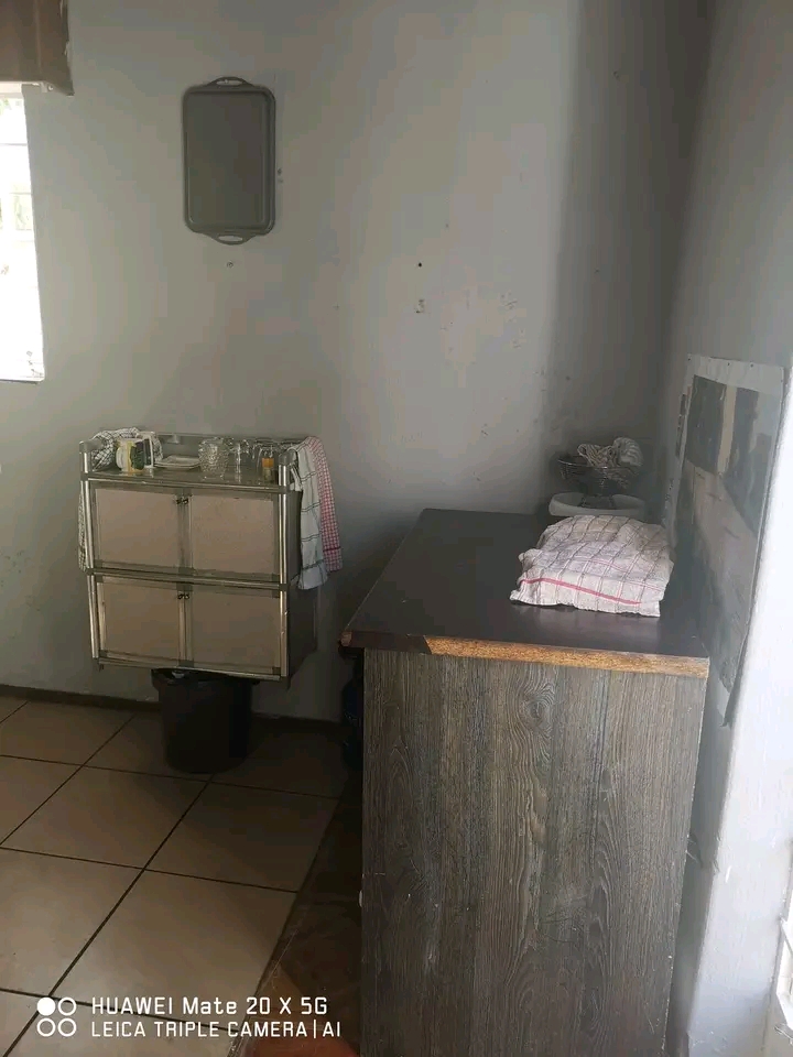 Outside room available rent is r2950 deposit   in Randpark Ridge