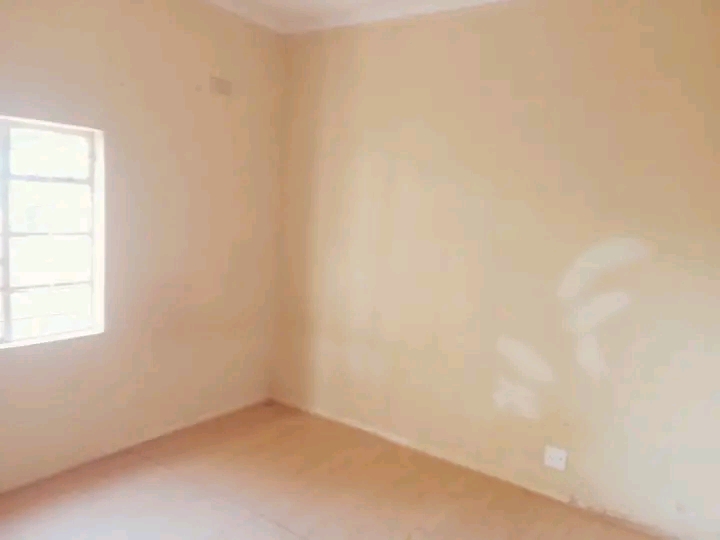 I have two rooms r2000 and for r1800 at numbe  in Primrose