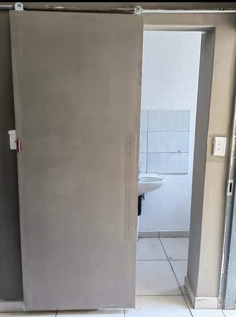 Bachelor room at ext1 rent r3300 including de  in Rabie ridge