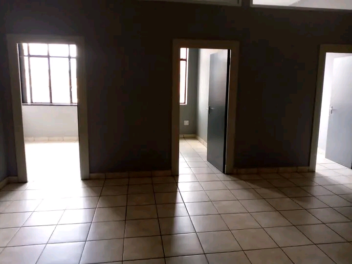 A flatmate needed to occupy a bedroom at pann  in Johannesburg