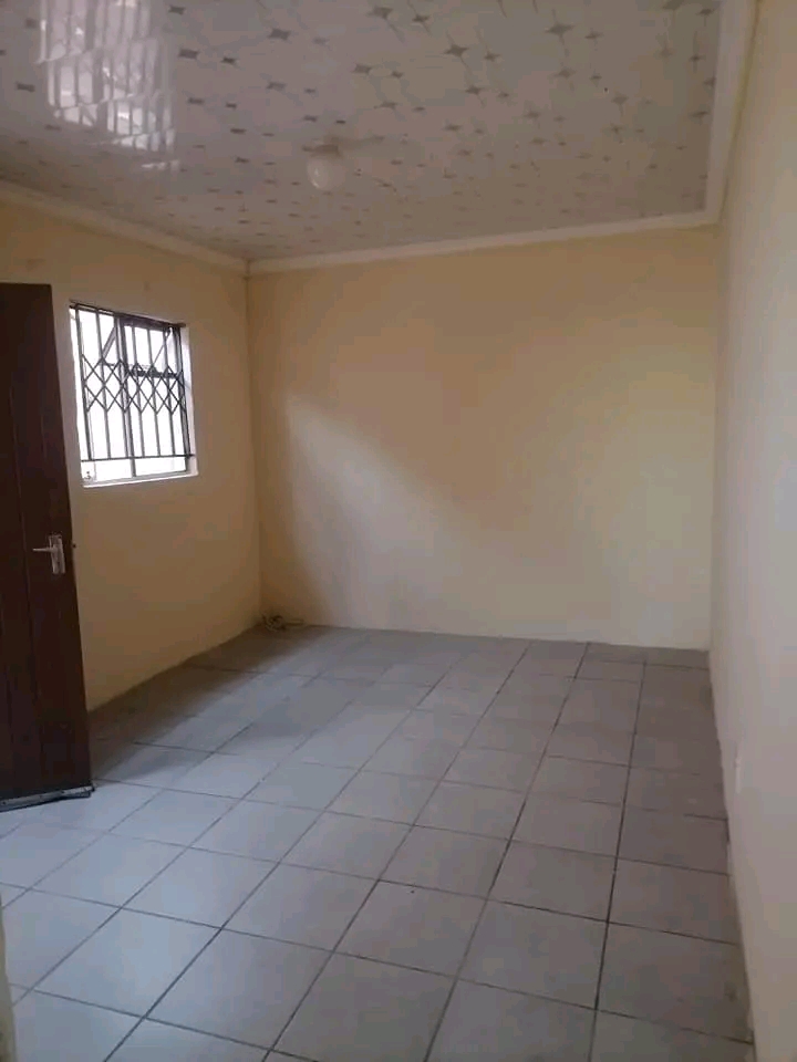 Garage size en-suite room to rent at ext 24.  in Protea Glen