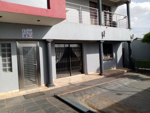 Soweto (sekota street)
spacious fitted room   in Orlando East