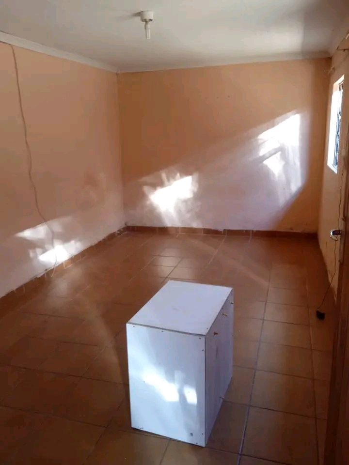 Big spacious room to rent with bath and toile  in Dobsonville