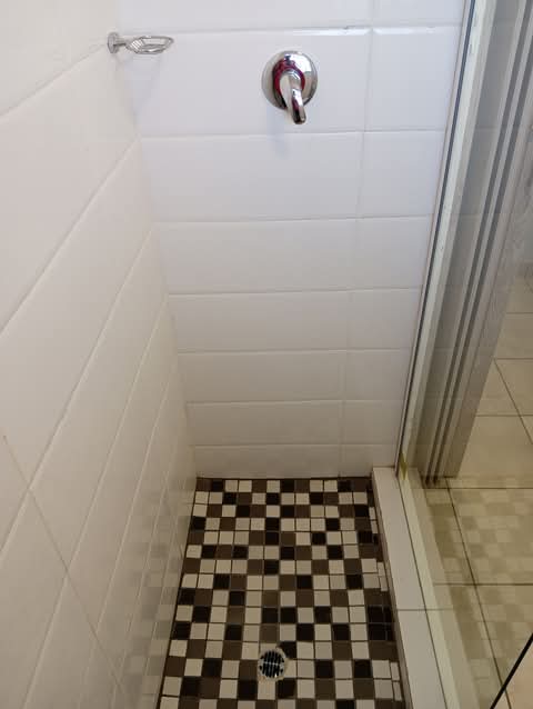 1 bedroom flat to rent max 3 people 
highris  in Berea