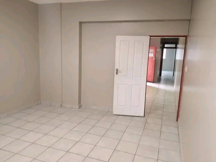 Newly renovated 2 bedroom apartment
can acco  in Yeoville