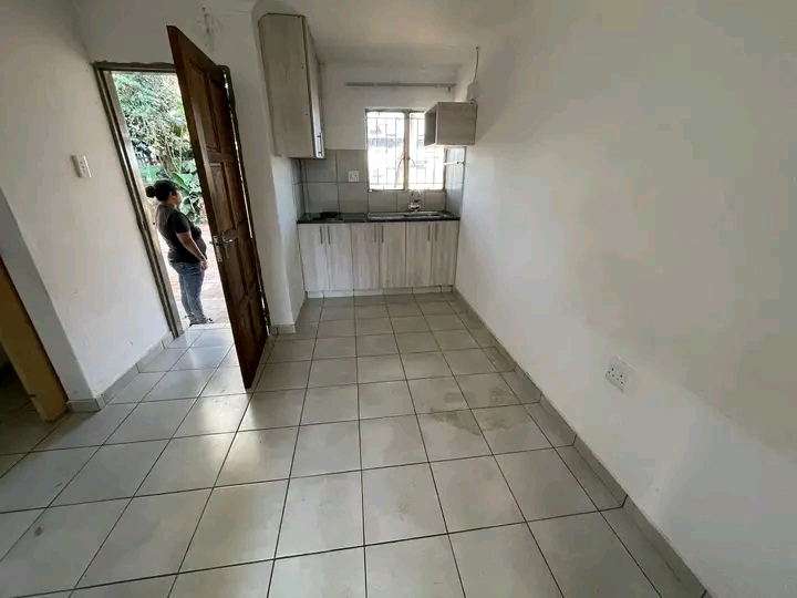 West🏘️ terenure 🏡
3 units 
rental :  in Kempton Park