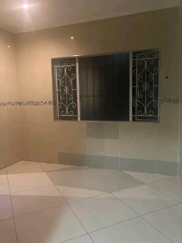 One bedroom apartment available in churchhill  in Primrose
