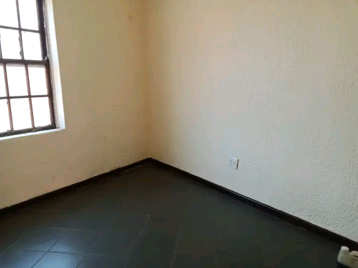 House to let next to troyeville primary schoo  in Troyeville