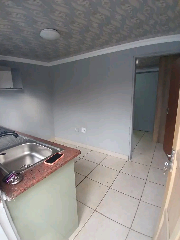 1 separate bedroom cottage with shower ,toile  in Birch Acres