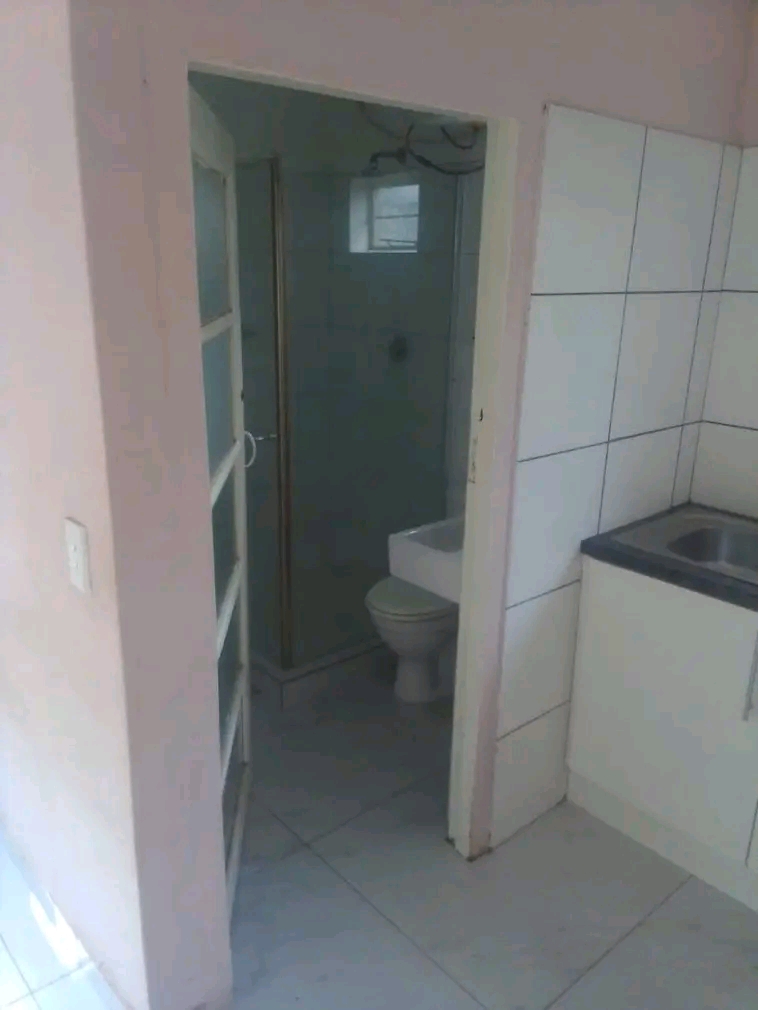 Spacious bachelor apartment for rent – st a  in Malvern