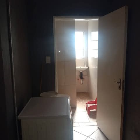 1 bedroom cottage available in ext 21 for 430  in Clayville