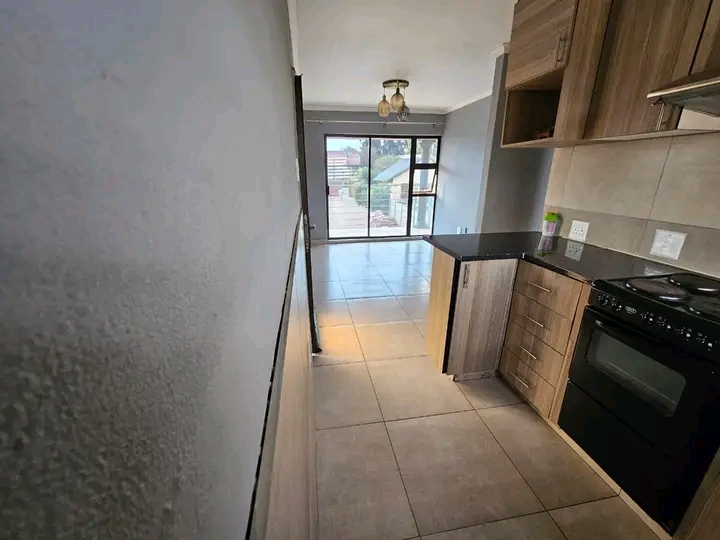 2 bedroom cottage with fittings,open plan kit  in Birchleigh