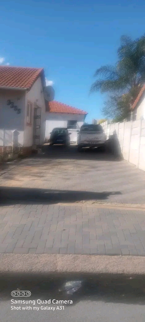 Room to rent in ext 8 as from 01 april 2024,   in Cosmo City