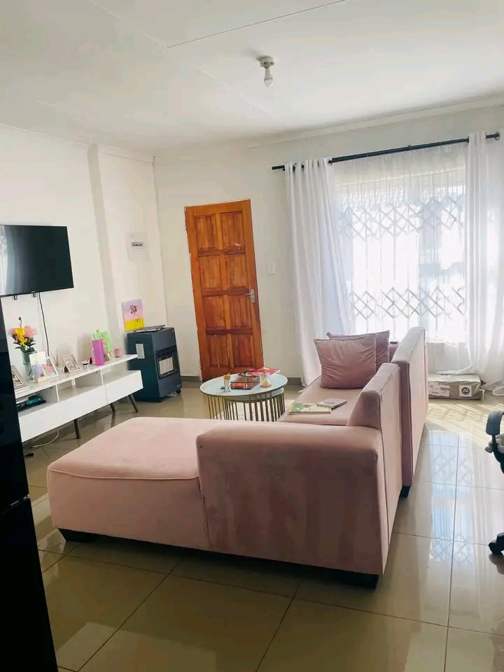 House to rent  ext 1 
 available 1st decembe  in Lufhereng