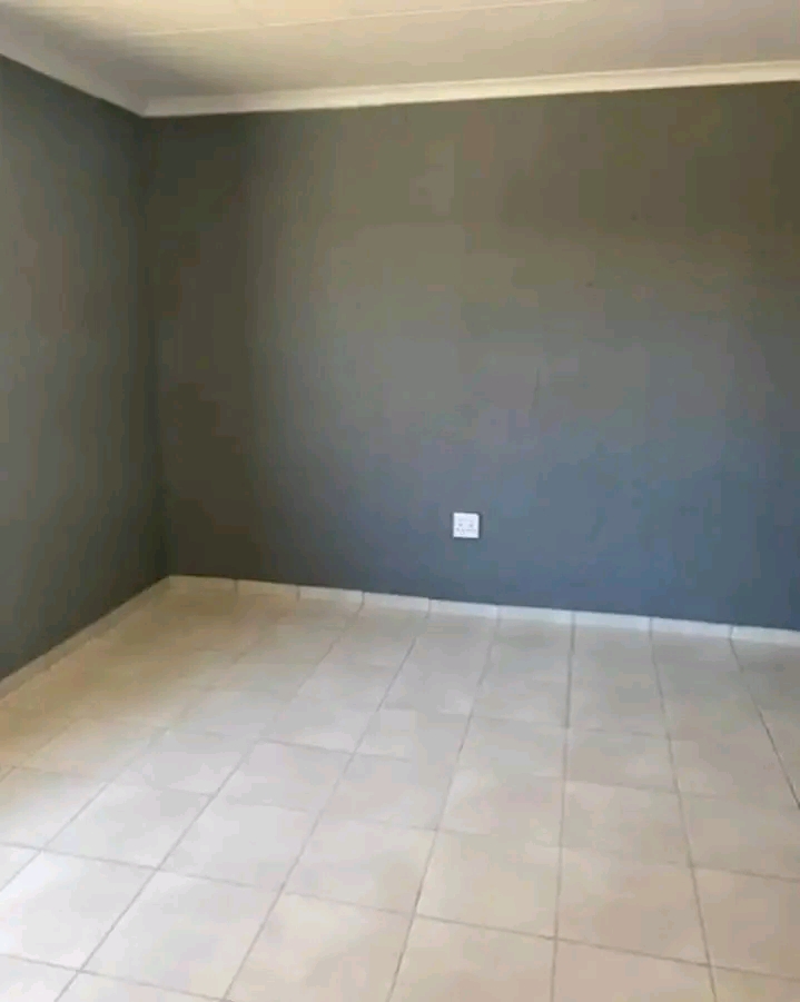 Garage available in twala near sbhedlela for   in Thokoza