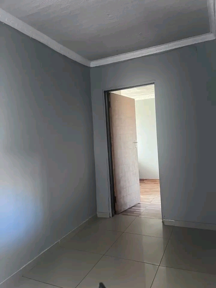 2-bedroom house for rent in phase 3, soweto �  in Braamfischer