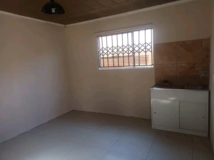 Room available immediately at ext 3, 4618 usi  in Protea Glen