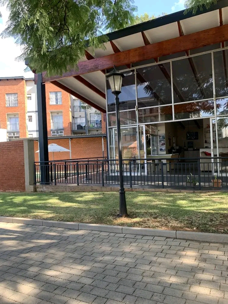A neat and cosy 1 bed 1 bath apartment is ava  in Northriding